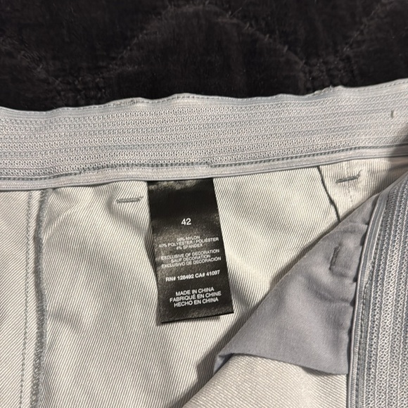 Greg Norman Gray flat front shorts size 42. - Picture 4 of 5